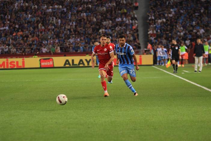 Trabzonspor’un eski futbolcusundan flaş sözler! “Şampiyon olmak istiyorlarsa…” 10